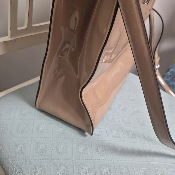 Elegant Tan Patent Leather Tote Bag - Picture 16 of 16